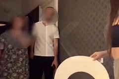 Российский священник с матерью вломились в квартиру соседки из-за громкого смеха