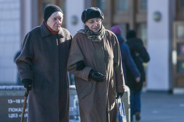 Рост пенсий россиян, ограничения для мигрантов и весенний призыв. Что изменится в России с 1 апреля?