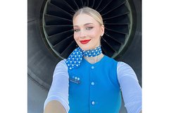 Стюардесса из России сделала фото в униформе и взбудоражила иностранцев