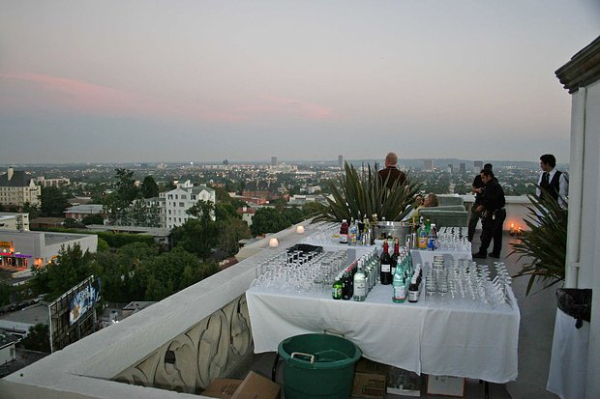 Трагические смерти, секс-скандалы и дикие вечеринки. Что творилось в самом загадочном отеле Голливуда и почему его обожали звезды?