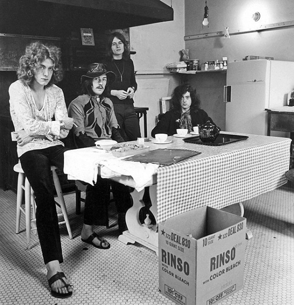 Трагические смерти, секс-скандалы и дикие вечеринки. Что творилось в самом загадочном отеле Голливуда и почему его обожали звезды?