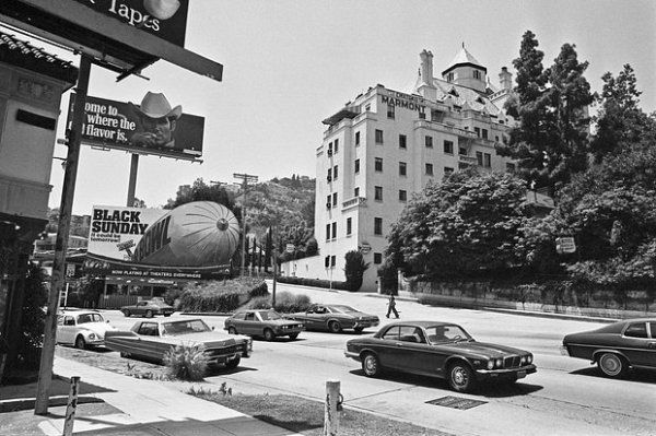 Трагические смерти, секс-скандалы и дикие вечеринки. Что творилось в самом загадочном отеле Голливуда и почему его обожали звезды?