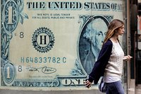 Туристов предупредили о подозрительных долларах на популярном курорте Азии