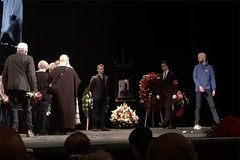 В Москве началась церемония прощания с ведущим программы &laquo;Царь горы&raquo;