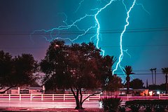 Женщина пережила удар молнии и рассказала о странных последствиях