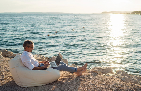 &laquo;Жить нужно прямо сейчас&raquo; Зачем россияне бросают свое жилье и отправляются колесить по миру?