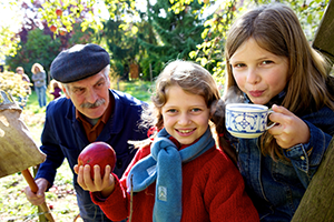 Альпинисты взломали двери собора в Европе и попытались забраться на него под покровом ночи