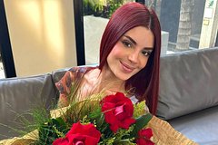 Блогерша изменилась до неузнаваемости из-за пластики и с трудом вернулась домой