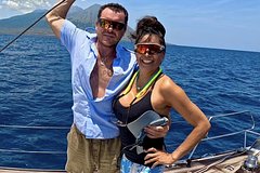 Дочь печально известного диктатора напилась в самолете и устроила дебош