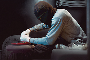 Иностранец оказался под угрозой тюрьмы в России из-за золотой цепи в сумке