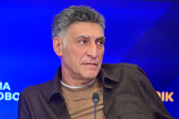 &laquo;Я ему ножки поцелую, а он пальчики сгибает&raquo;. Симоньян рассказала про состояние Кеосаяна и мыслях об отъезде на СВО