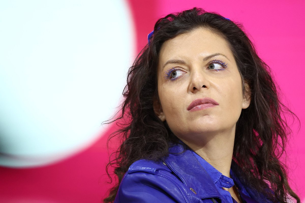 &laquo;Я ему ножки поцелую, а он пальчики сгибает&raquo;. Симоньян рассказала про состояние Кеосаяна и мыслях об отъезде на СВО