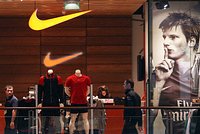 Мужчина спрятал под одеждой шесть камней на 41 миллион и попался в российском аэропорту