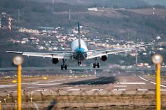 Мужчина в военной форме пригрозил &laquo;порезать экипаж&raquo; на борту российского самолета