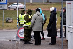 На границе с Эстонией скопились сотни желающих попасть в Россию