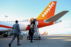 Пассажир с галлюцинациями увидел змей в самолете и сорвал рейс