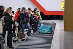 Пассажир самолета потерял багаж в российском аэропорту и получил спустя неделю чужую сумку