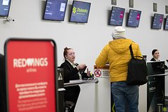 Пассажиры на сутки застряли в российском аэропорту из-за тумана