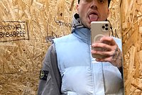 Поклонники Паши Техника нарисовали его портрет на стене Цоя. Фанаты солиста &laquo;Кино&raquo; возмутились и ответили перформансом