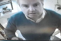 Политик-извращенец 14 лет подглядывал за женщинами в ванной своего дома