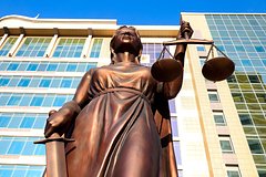 Россиянка лишилась поездки за 95 тысяч рублей и отсудила у туроператора в три раза больше