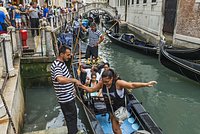 Россиянка лишилась поездки за 95 тысяч рублей и отсудила у туроператора в три раза больше