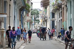 Россиянки отдали сотни тысяч рублей за отдых на Кубе и были избиты на улице