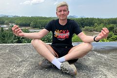 Российский турист попал в аварию в Таиланде, разорвал легкие и впал в кому. Ему срочно нужна помощь