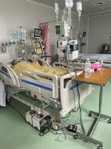 Российский турист попал в аварию в Таиланде, разорвал легкие и впал в кому. Ему срочно нужна помощь