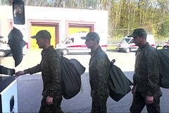 Самолет с вернувшимися из плена российскими бойцами приземлился в Подмосковье