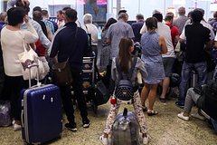 Сотни желающих попасть в Египет россиян застряли в аэропорту Москвы