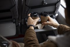 Стюардесса назвала вызывающий осуждение напиток в заказе пассажиров самолета