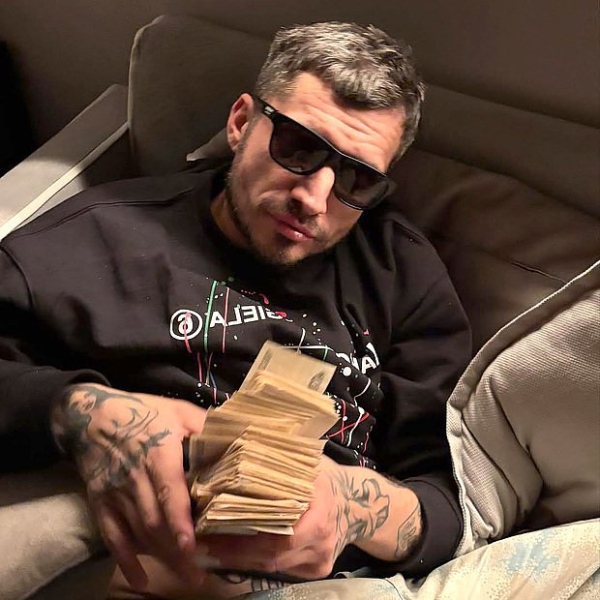 Умер Паша Техник. Рэпер пробыл в коме девять дней и скончался, не приходя в сознание