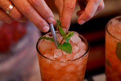 В баре на курорте Европы с туристов начали брать деньги за кубики льда