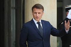 Во Франции раскритиковали странное поведение Макрона