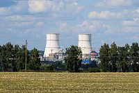 ВСУ нанесли массовый удар дронами-камикадзе по жилым домам в Курске. Над городом прозвучали десятки взрывов