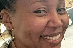 Женщина нашла родного отца спустя 37 лет благодаря подарку детей