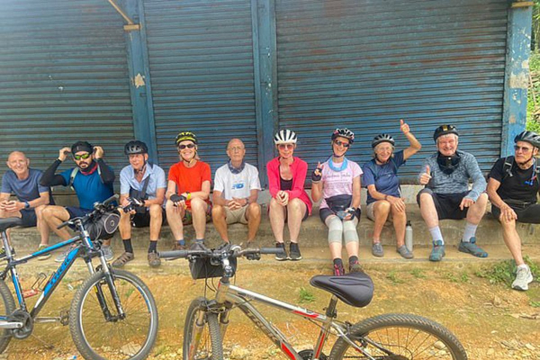 Женщина устала от неизлечимой болезни мужа, бросила все и отправилась колесить по миру. Как это перевернуло ее жизнь