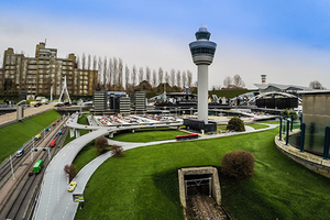 Аэропорт популярного города Европы заполнили сотни бездомных