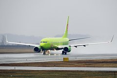 Летевший в Москву самолет с пассажирами на борту сел в другом месте из-за поломки