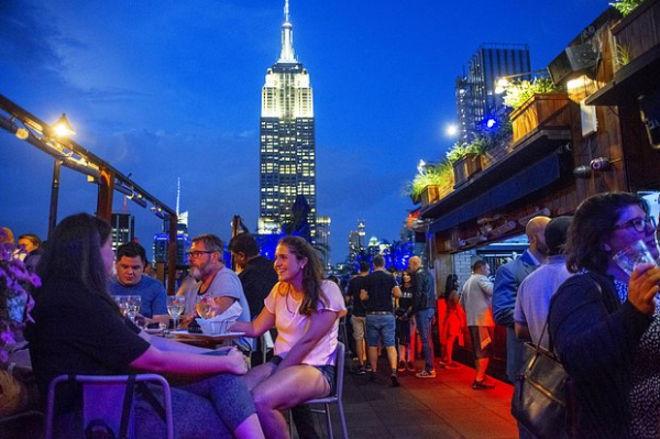 Мир помешался на ночных путешествиях. Что такое ночной туризм и почему его поклонников больше не устраивает обычный отдых?