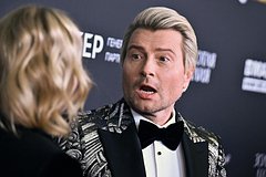 Николай Басков застрял в самолете в российском аэропорту на семь часов