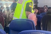 Пассажирка попавшего под град самолета описала опыт фразой &laquo;думала, моя жизнь закончилась&raquo;