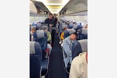 Пассажиры провели два часа в самолете после приземления в российском аэропорту