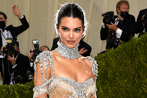 Певица Бьянка снялась топлес после пластики