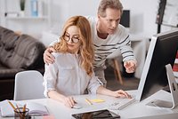 Пьяный пассажир домогался стюардессы у туалета самолета