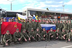 Россия и Украина начали самый масштабный обмен пленными за всю спецоперацию. Москва вернула 270 военных и десятки гражданских