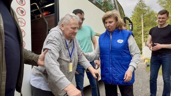 Россия и Украина начали самый масштабный обмен пленными за всю спецоперацию. Москва вернула 270 военных и десятки гражданских