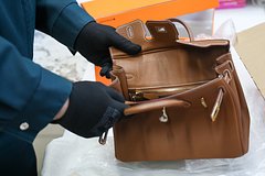 Россиянка купила браслет за 1,5 миллиона рублей в Дубае и лишилась украшения на таможне