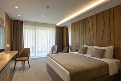 Сотрудники отеля в Турции решили отомстить россиянке за плохие отзывы и вломились к ней